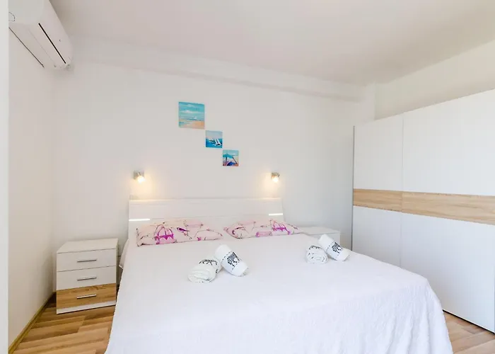 아파트 Cypress Sea Cove - Premium With Balcony And Sea View A2 슬라노