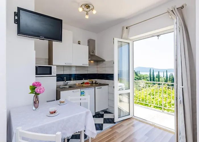 아파트 Cypress Sea Cove - Premium With Balcony And Sea View A2 슬라노