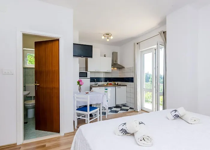 Cypress Sea Cove - Premium With Balcony And Sea View A2 아파트 슬라노